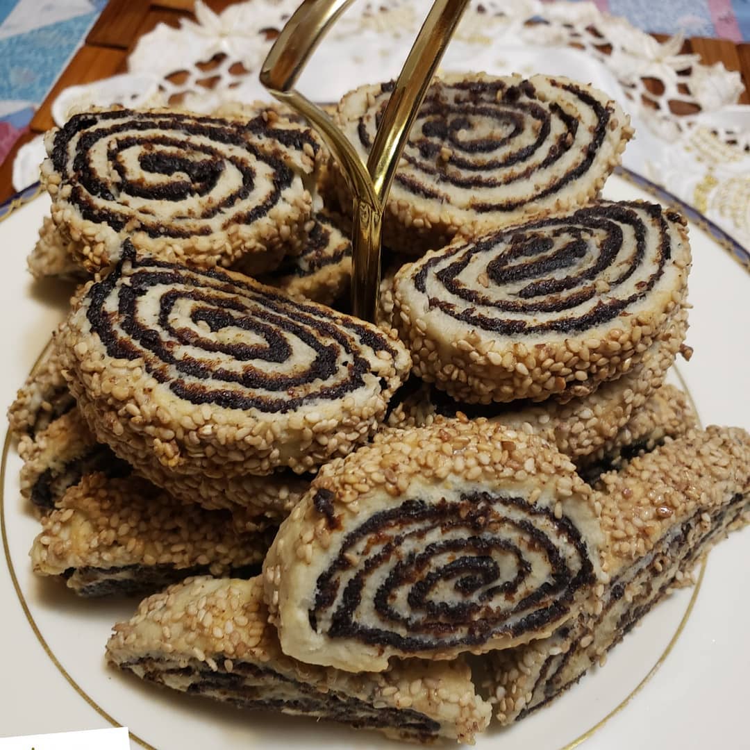 Freshly baked Maqrootah cookies with sesame and dates